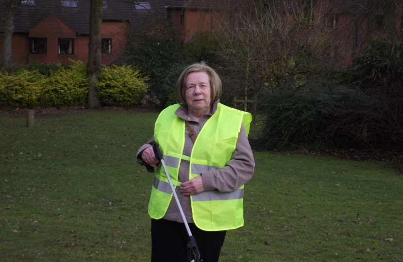 Cllr Val Custance picks up litter on Victoria Park